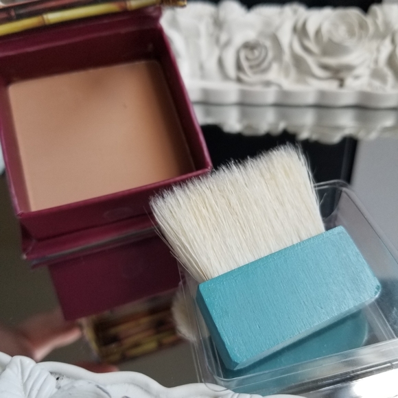 Benefit Hoola Bronzer - Picture 2 of 3